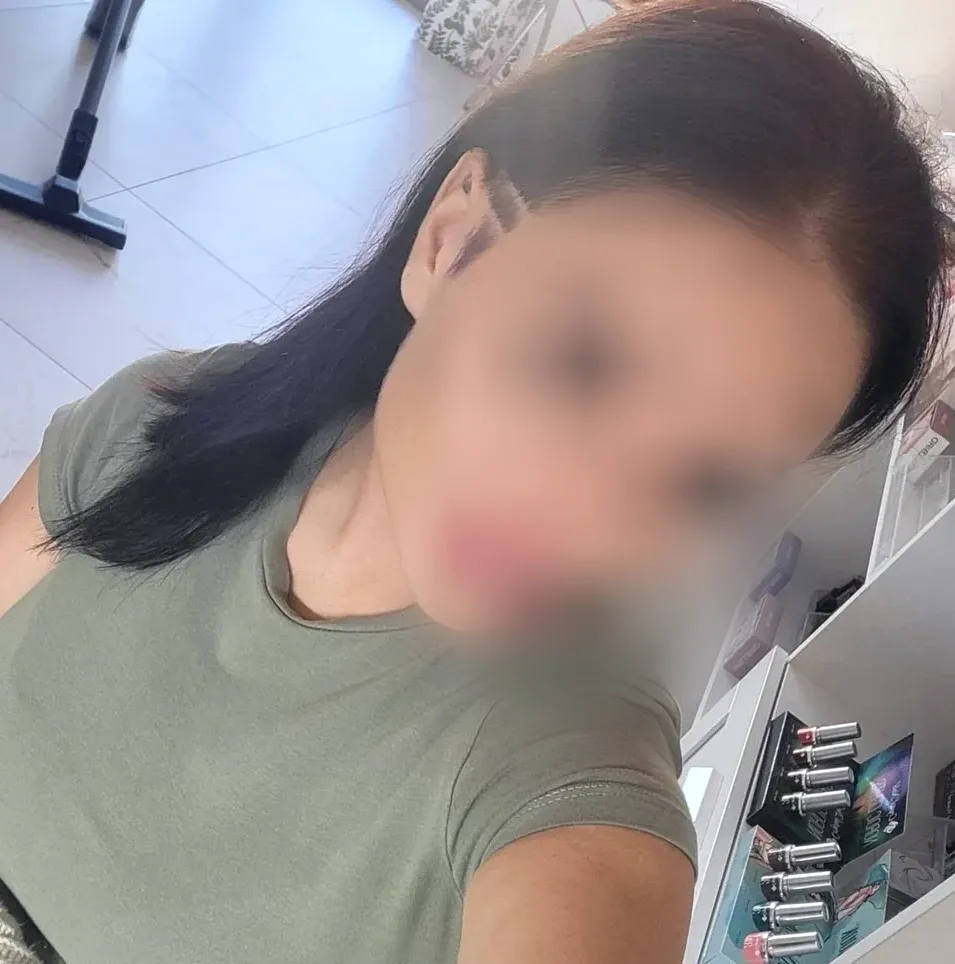 Amelia, 29