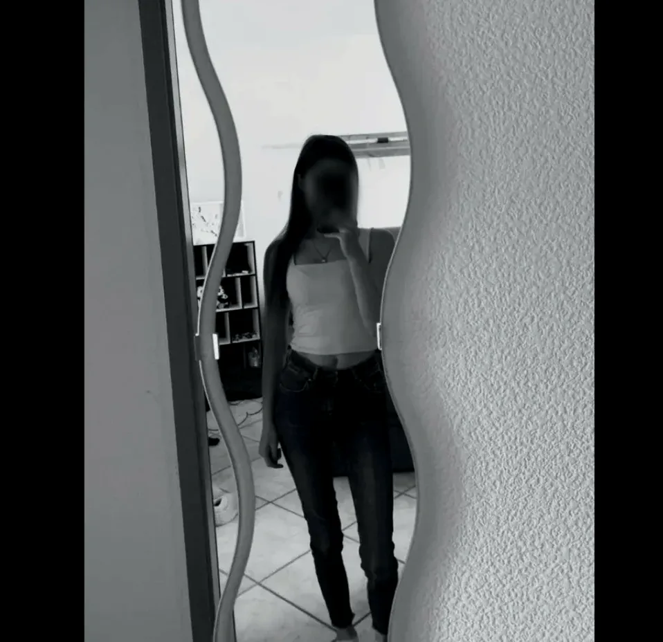 Emily, 25