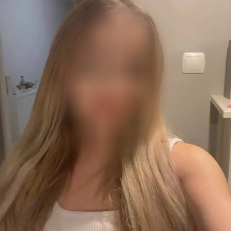 Evie, 24